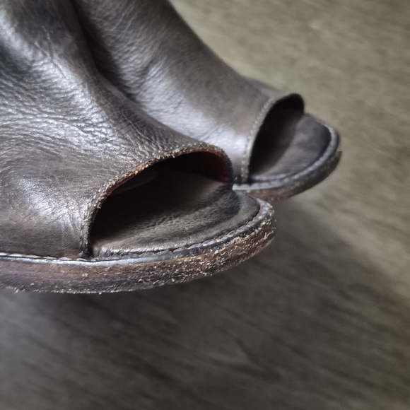 Dark Brown Distressed Leather Chunky Heel Sandle Size 8.5 - Picture 8 of 10